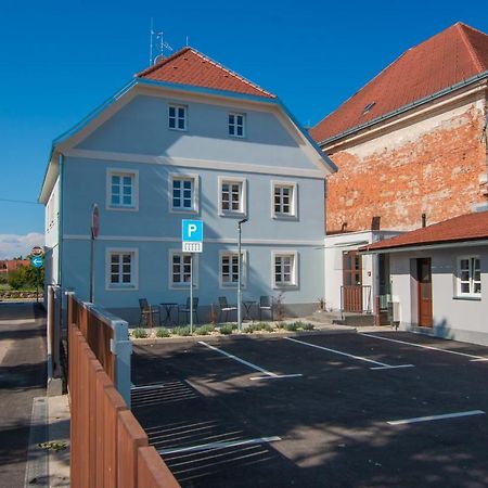 Apartmani Kac Karlovac Eksteriør bilde