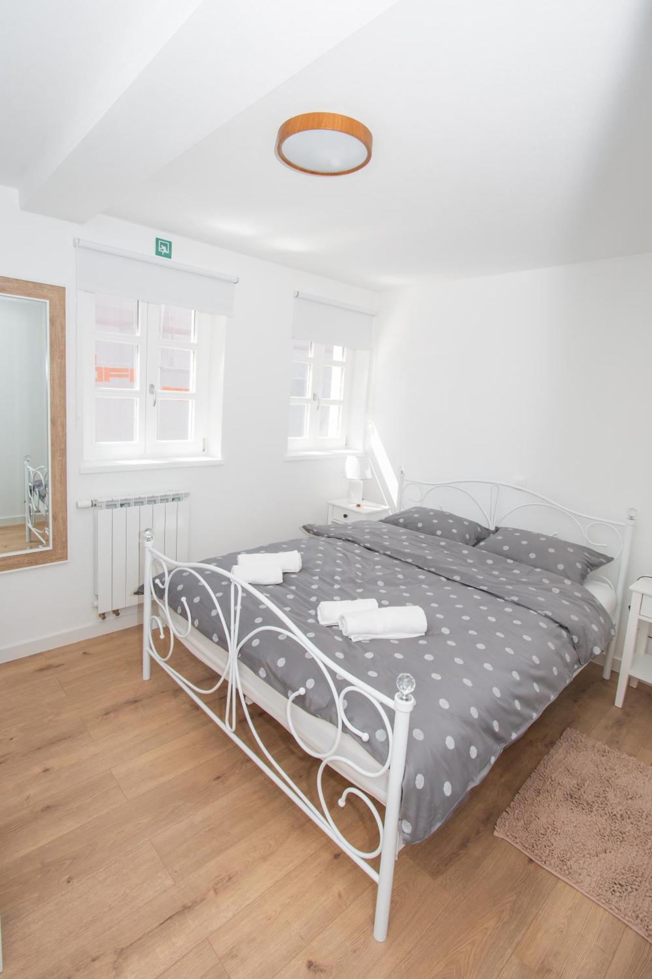 Apartmani Kac Karlovac Eksteriør bilde