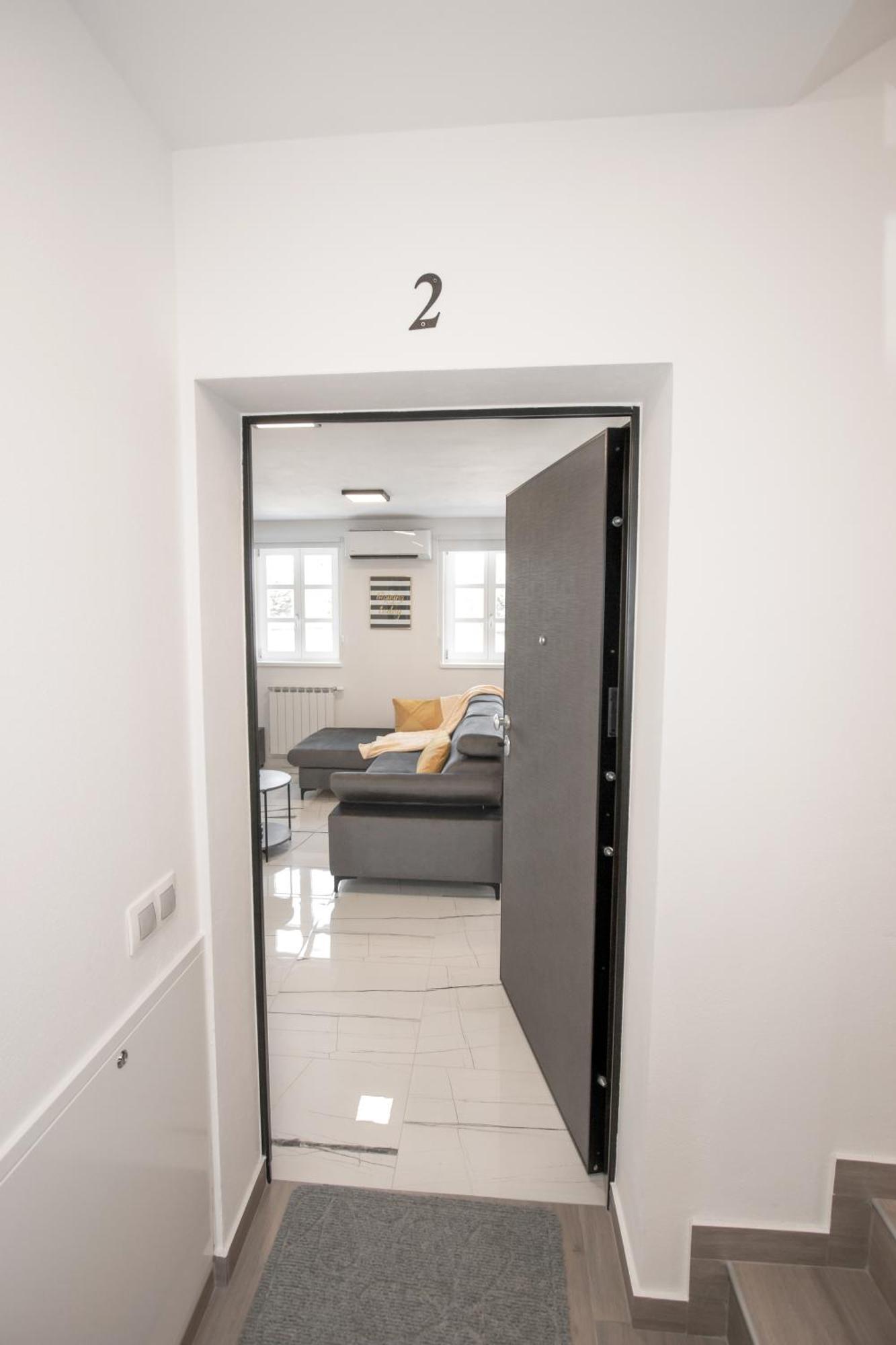 Apartmani Kac Karlovac Eksteriør bilde